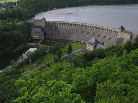 Sperrmauer des Edersees